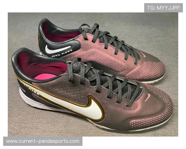 传奇9足球鞋球星上脚展示 助力速度与精准的完美结合