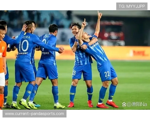 足球场上的风采与激情 展现球星帅气瞬间的无限魅力